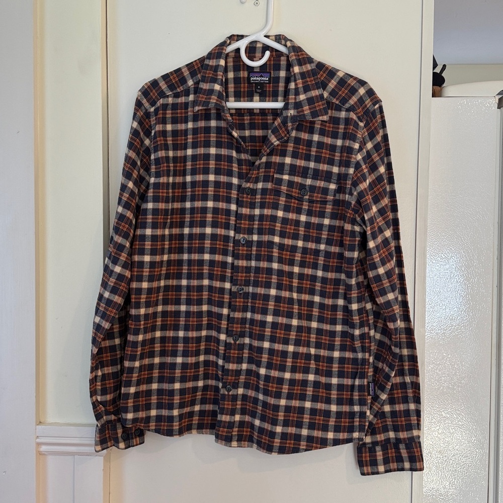 Patagonia Men's Long-Sleeved Lightweight Fjord Flannel Shirt - worn once - med